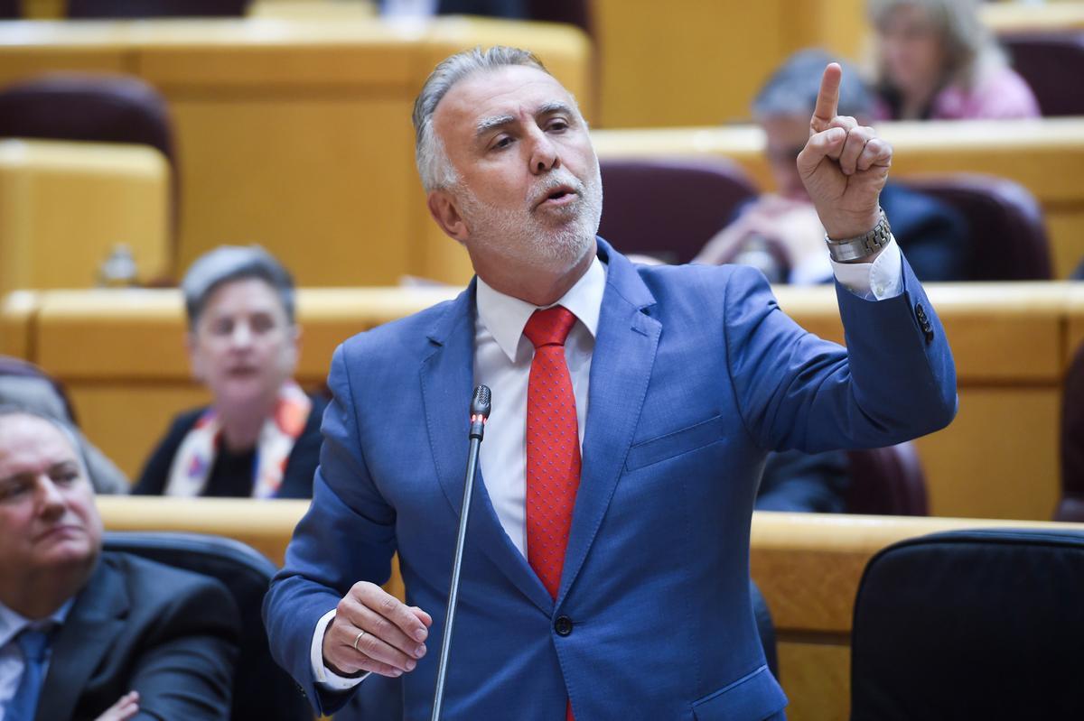 El ministro de Política Territorial y Memoria Democrática, Ángel Víctor Torres, durante una sesión de control al Gobierno, en el Senado, a 12 de marzo de 2024, en Madrid (España). El presidente del Gobierno comparece por primera vez esta legislatura en la