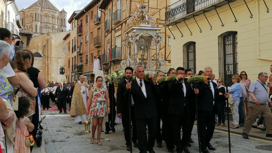 Toro se rinde al cuerpo de Cristo