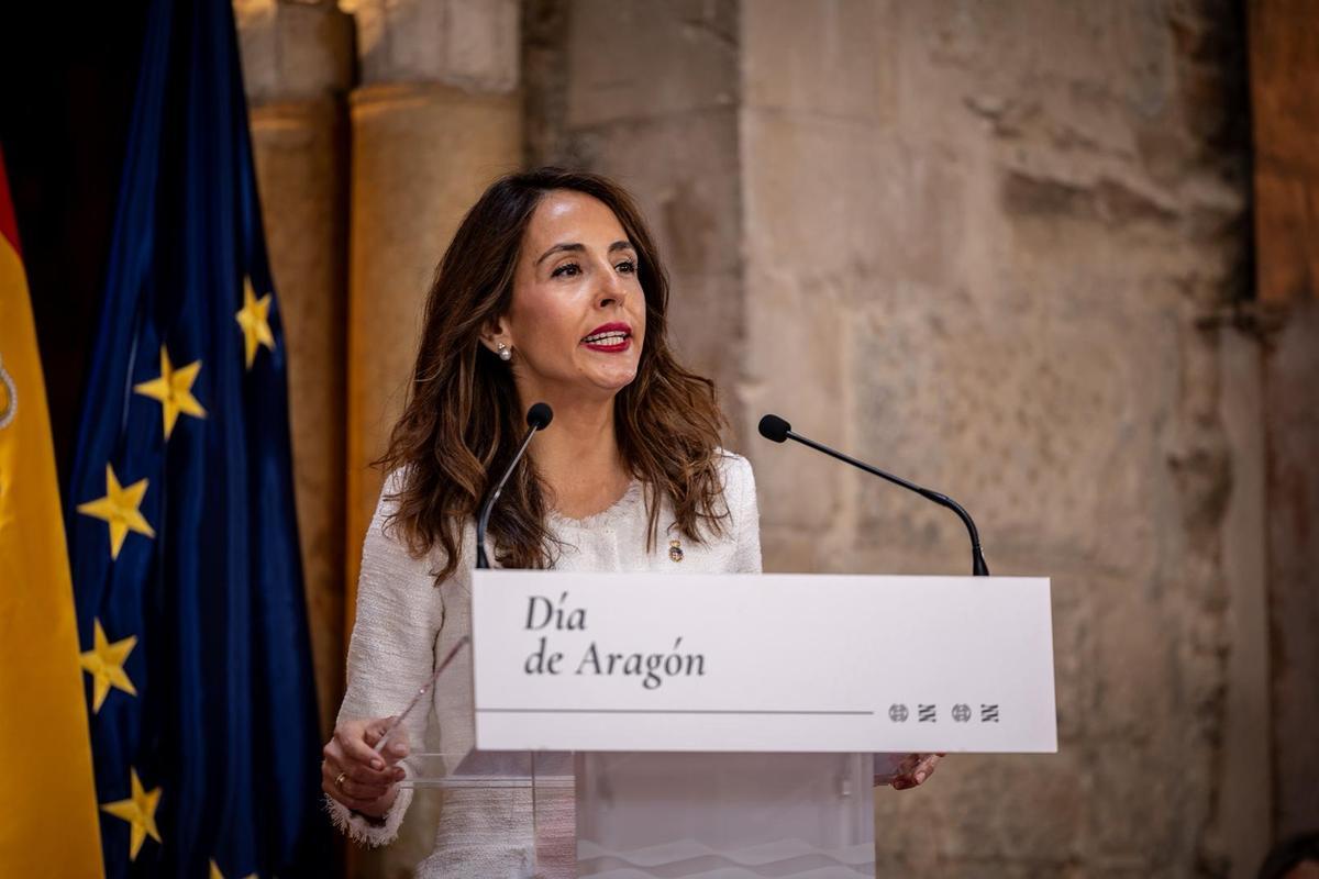 La presidenta de las Cortes, María Navarro.