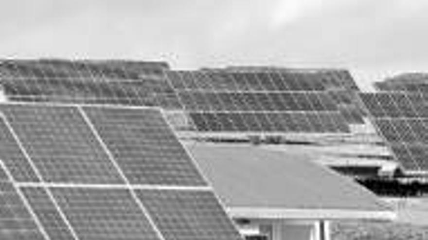 Un grupo navarro abrirá tres plantas solares en la región
