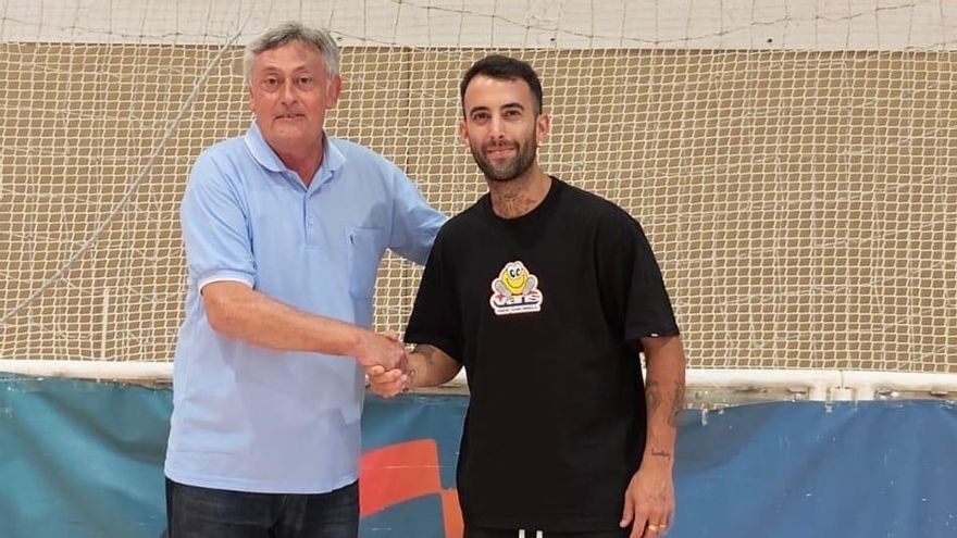 El nou fitxatge, Jordi Sánchez, amb el president del Covisa Manresa, Pere Joan Pusó