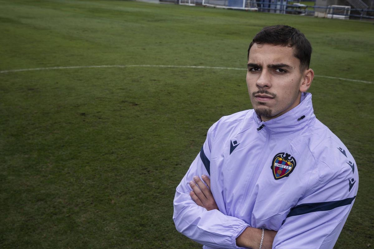 Matías Moreno posa para las cáramas de SUPER.