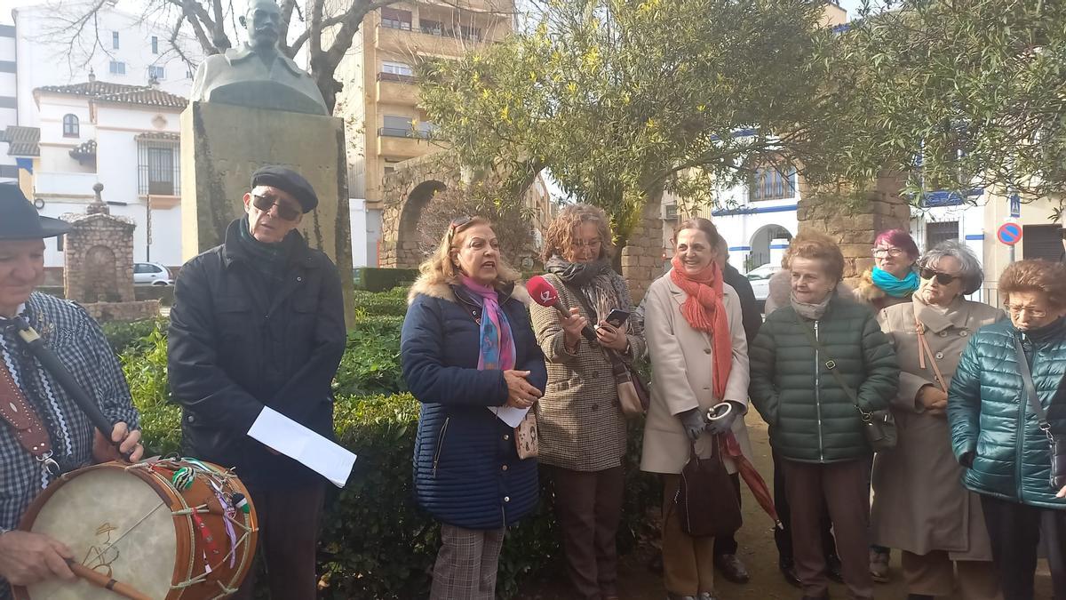 Homenaje a Gabriel y Galán, de mayores del hogar Puerta Berrozana de Plasencia.