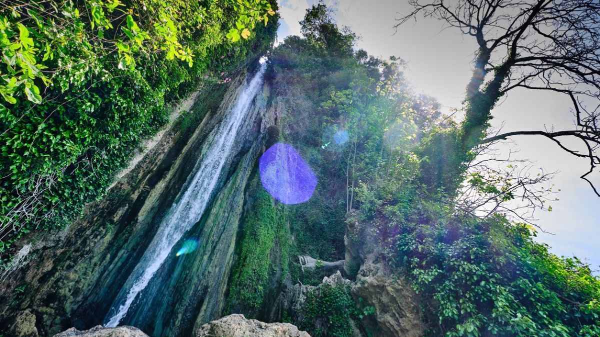 Esta es la ruta de senderismo más refrescante de Málaga, con saltos de agua y dos cascadas de 20 metros de altura