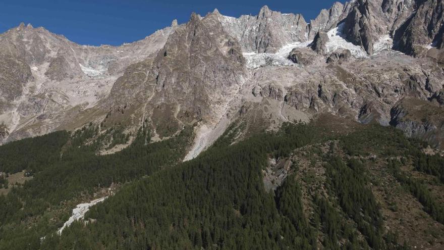 Una parte del glaciar alpino del Mont Blanc acelera su deslizamiento