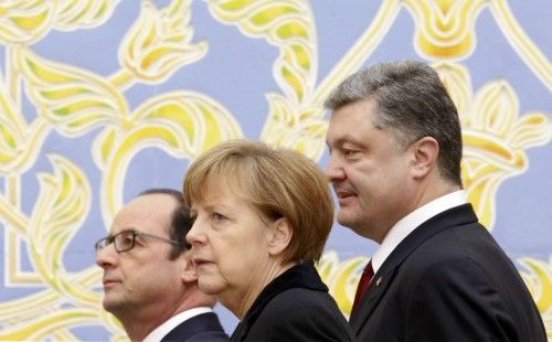 Ukraine's President Poroshenko, Germany's Chancellor Merkel and France's President Hollande walk during peace talks in Minsk