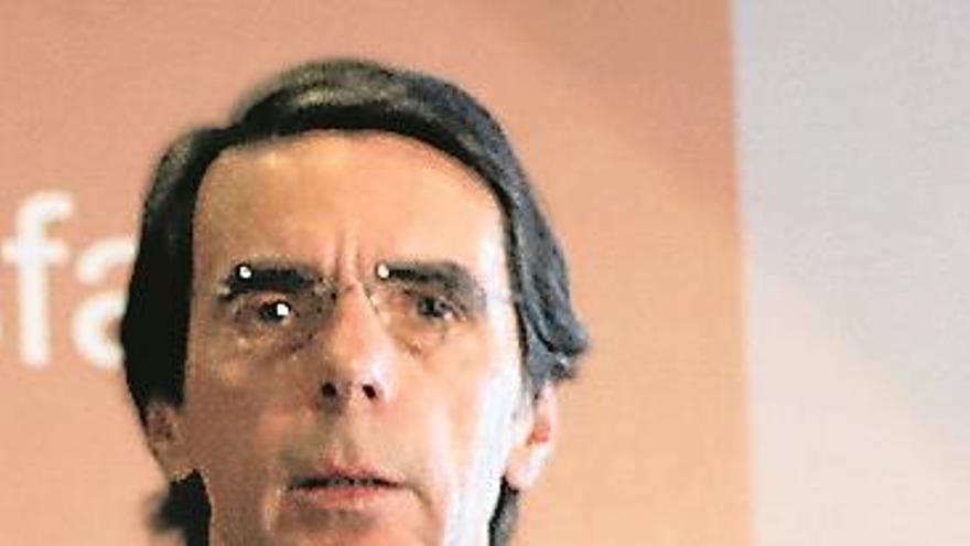 Aznar: «Cataluña necesita el remedio de la ley»