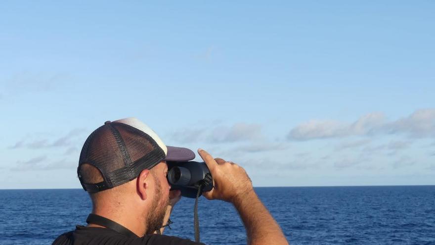 Los observadores marinos atan los primeros cabos de su convenio colectivo para considerar «jornada laboral» todo el periodo de embarque