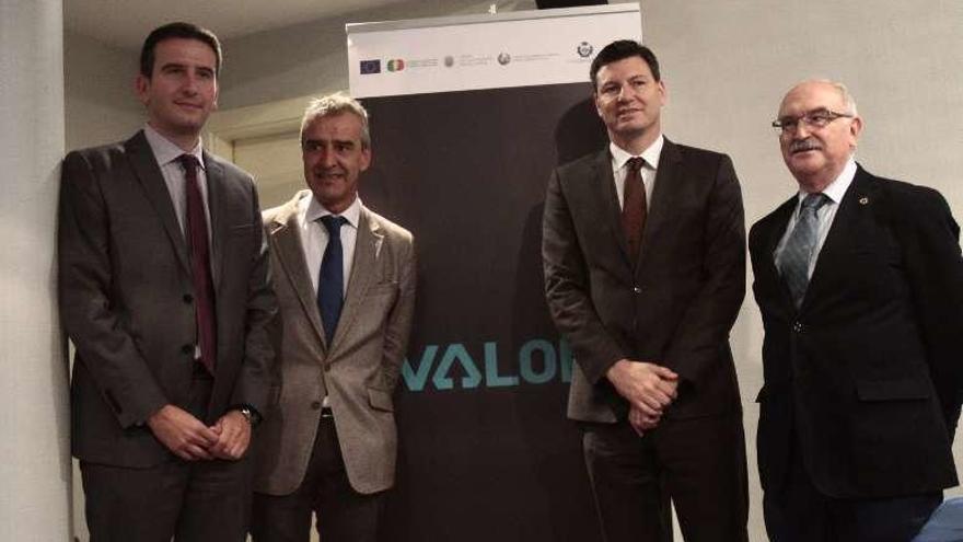 Los ingenieros que presentaron el proyecto, ayer en Vigo. // Adrián Irago