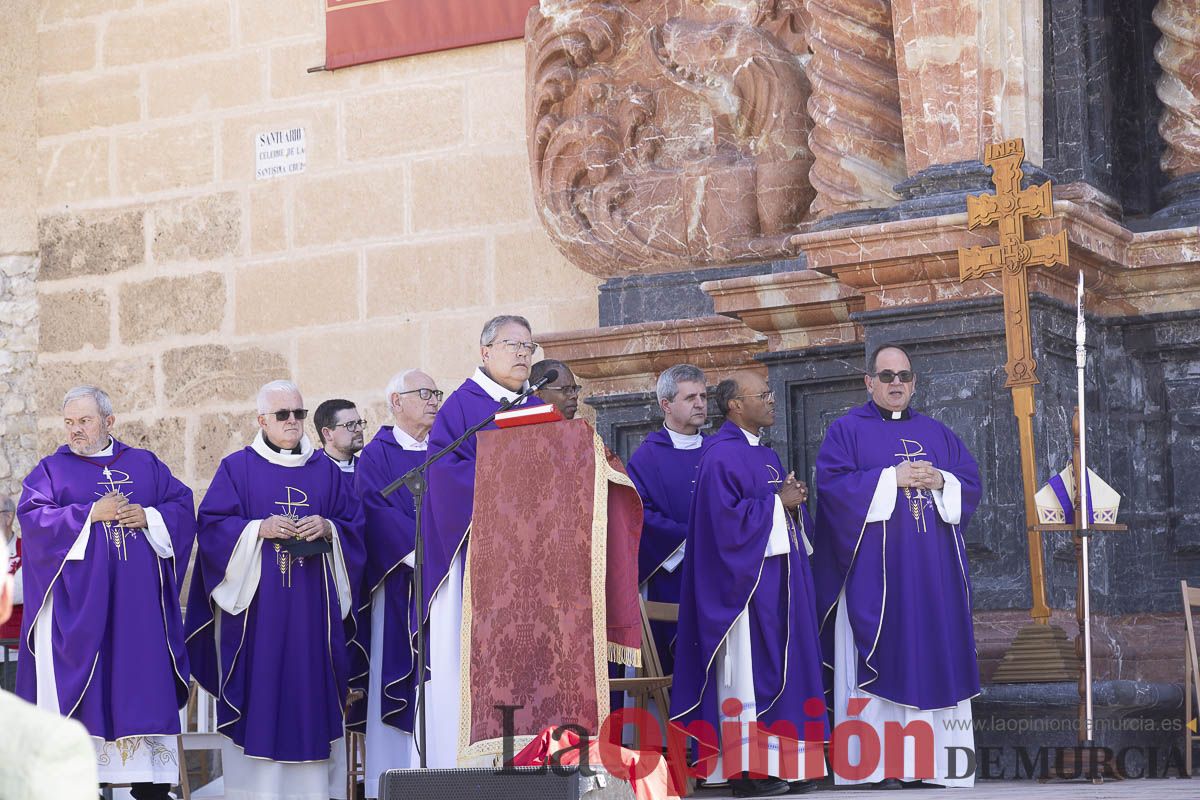 La vicaría de Cartagena, la UCAM, junto a asociaciones y peregrinos de toda España se ponen a los pies de la Vera Cruz