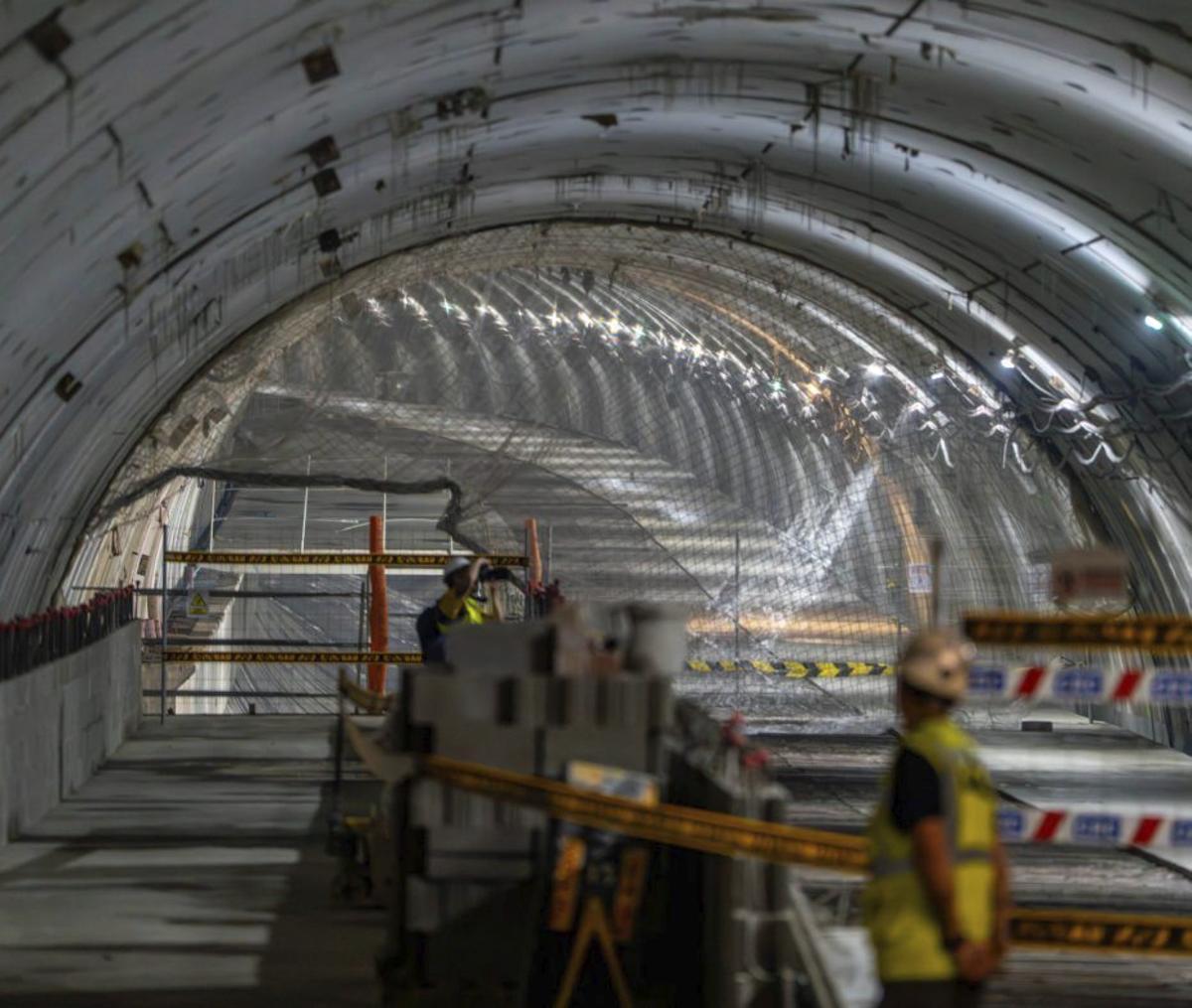 La Generalitat atorgarà concessions de carreteres, estacions i electrolineres