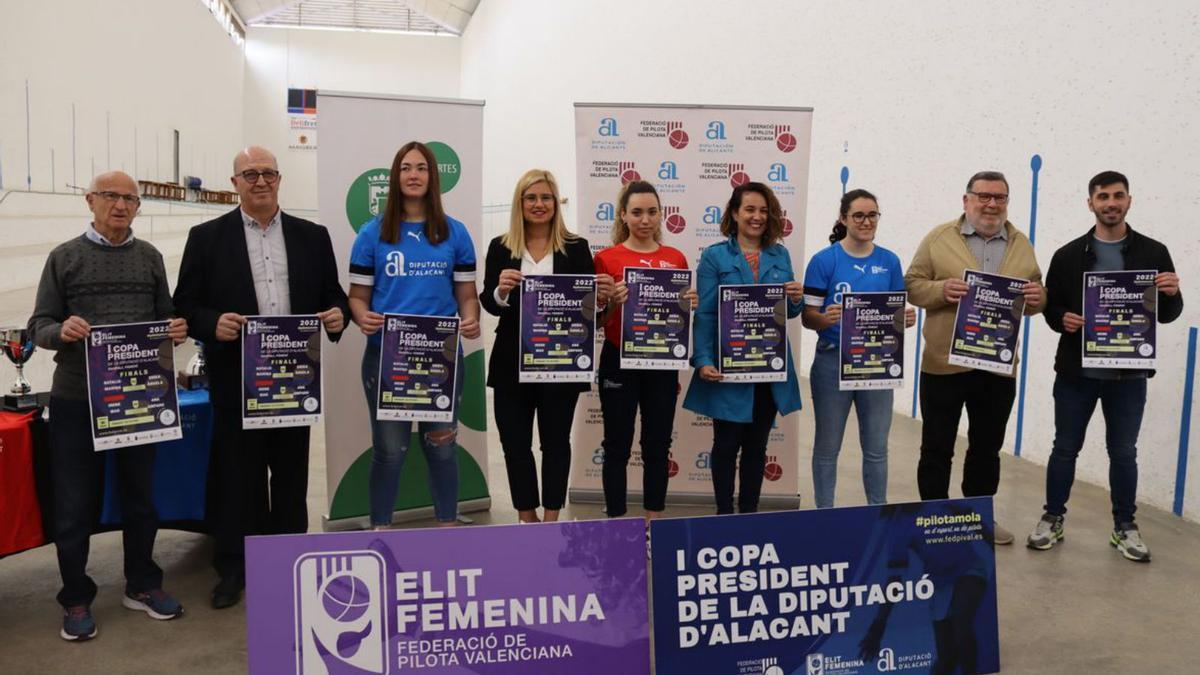 Autoritats i jugadores de la final de Segona categoria. | FEDPIVAL