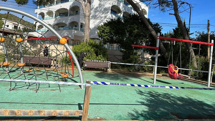 Unos vándalos destrozan el parque infantil de Alcanada, en Alcúdia