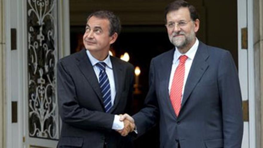 Zapatero logra el apoyo de Rajoy a sus medidas a cambio de control