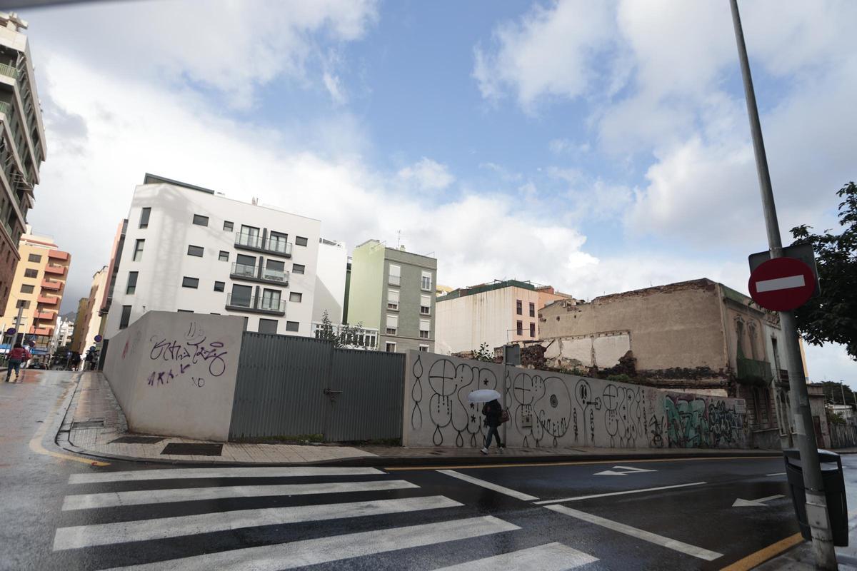 Solares que ocupaban la Casa Pérez Soto y el Hotel Coral.
