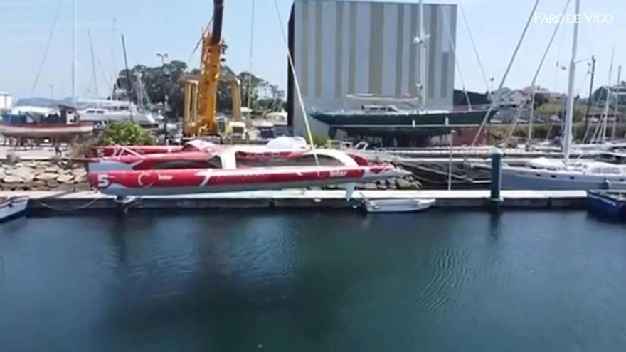 El trimarán francés recuperado en A Illa