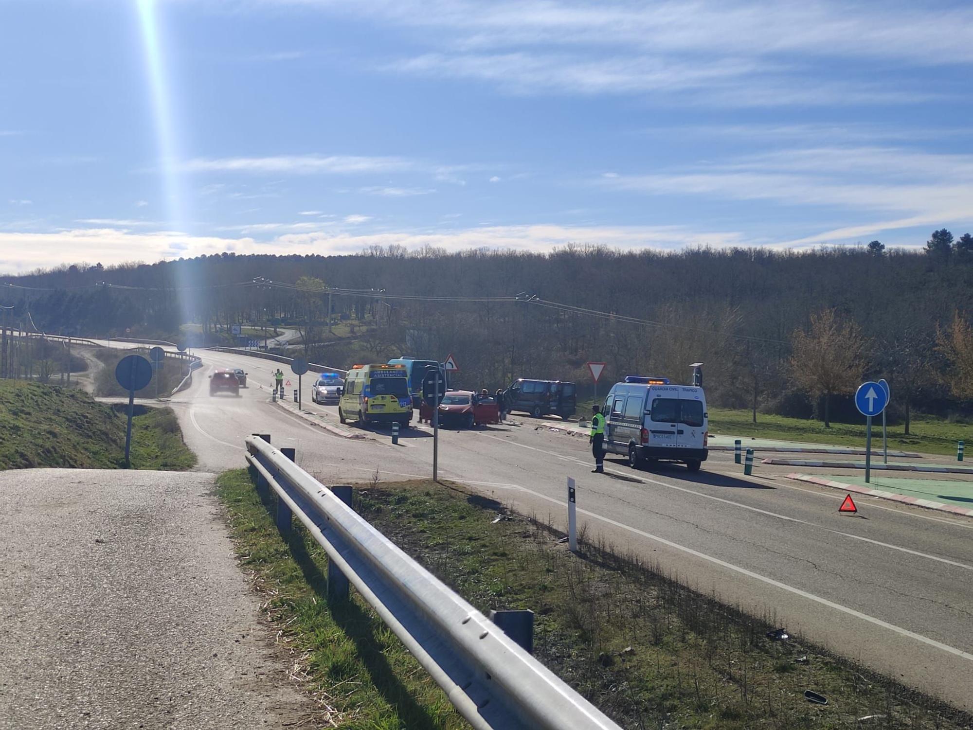 GALERÍA | Accidente en Alcañices durante el traslado de mayores a vacunarse