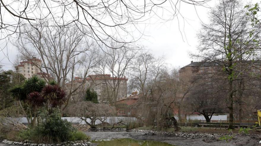 El estanque pequeño de Isabel la Católica, durante su proceso de desecación, el pasado mes de febrero. | Fernando Rodríguez