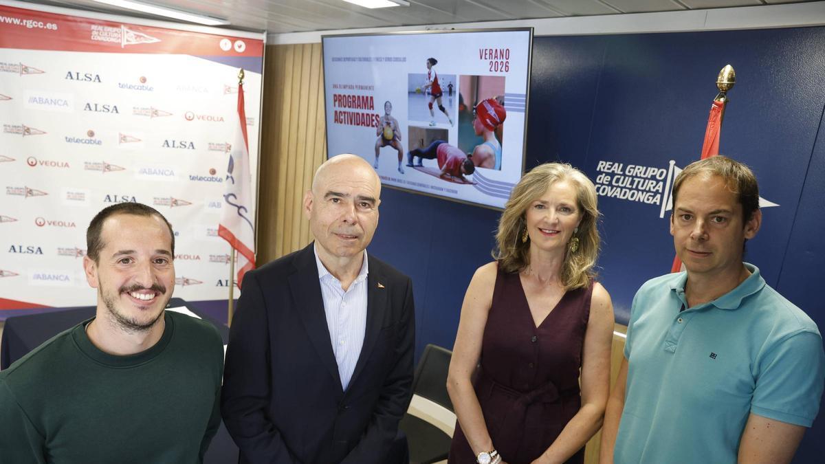 Por la izquierda, Miguel Gallo, Joaquín Miranda, Nuria Pulgar y Nacho Aybar, en la presentación de las actividades deportivas de verano del Grupo Covadonga.