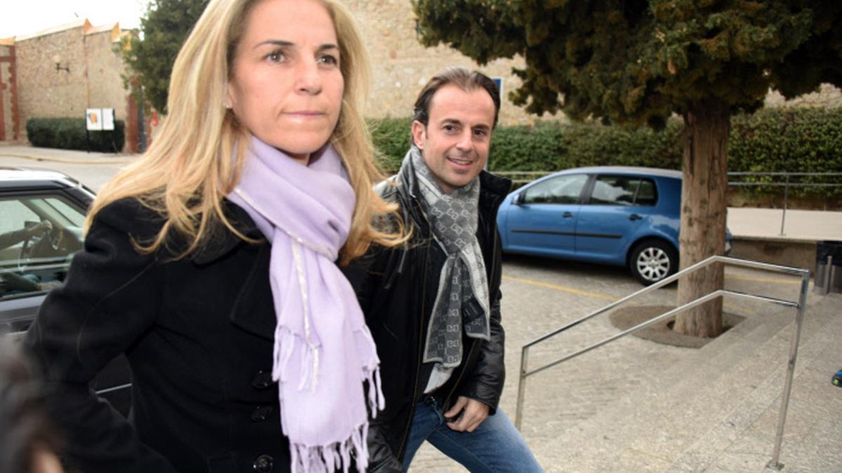 Arantxa Sanchez Vicario y Josep Santacana en el entierro del padre de la tenista