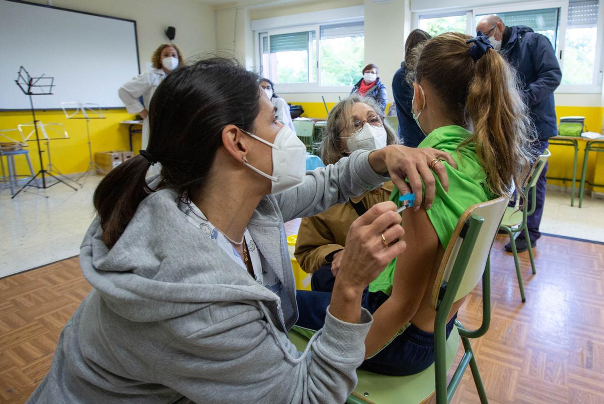 Arranca la vacunación de los niños de nueve a once años en colegios de Alicante