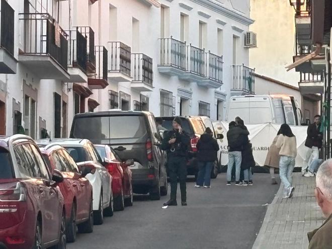 Fotogalería | El despliegue de la UCO en Hornachos, en imágenes
