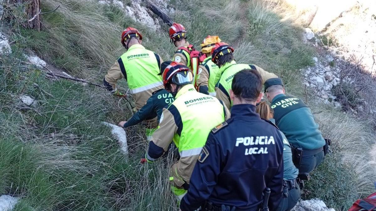 Efectivos de los Bomberos de la Diputación, la Guardia Civil y la Policía Local en el rescate.
