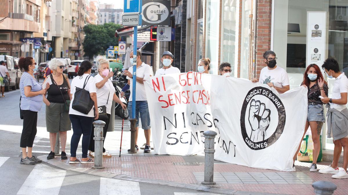 Concentración esta mañana frente a una oficina de Solvia