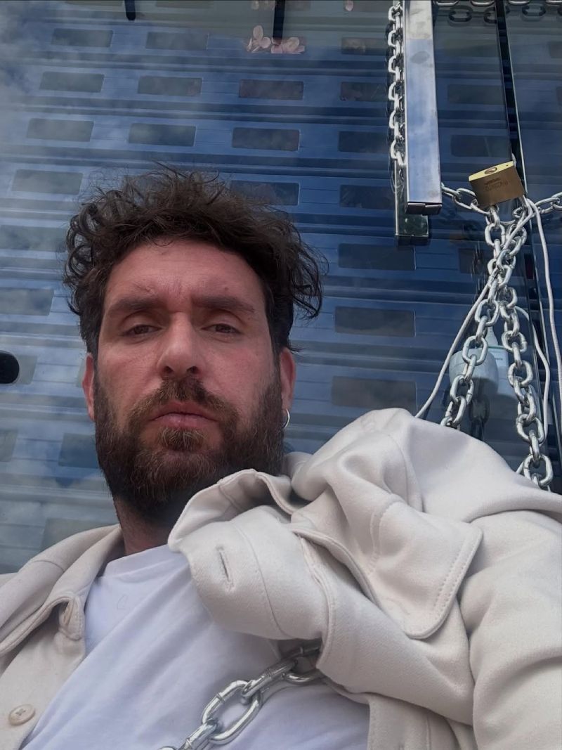 Fran Antón está en huelga de hambre hasta que le reabran su restaurante, precintado por la policía