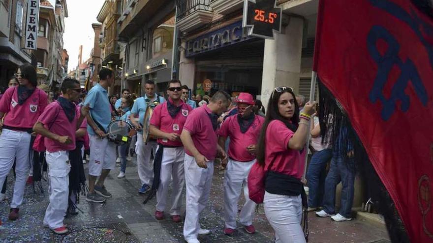 La peña La Fragua gana el concurso de reciclaje de vidrio de las fiestas del Toro Enmaromado