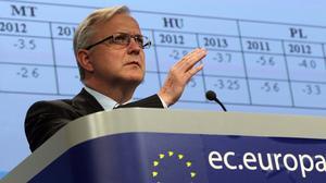 El comissari d’Afers Econòmics, Olli Rehn, ha instat aquest dimecres el Govern de Mariano Rajoy a adoptar més reformes per reduir el nivell de desocupació i el dèficit fiscal del país.