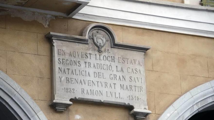 Placa que recuerda el supuesto lugar donde nació Llull.