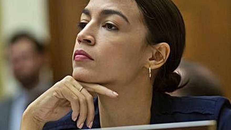 La congressista Alexandria Ocasio-Cortez, en una sessió sobre la libra