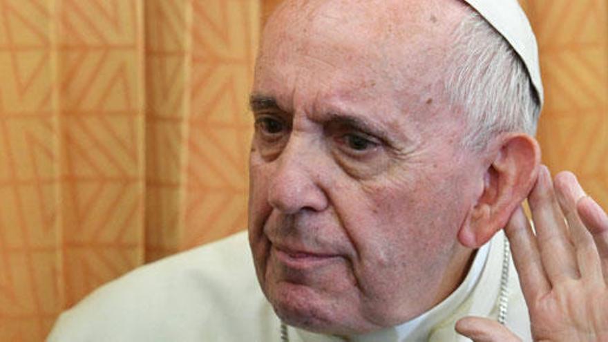 El Papa dice que Jesús nunca abandonaría a un transexual