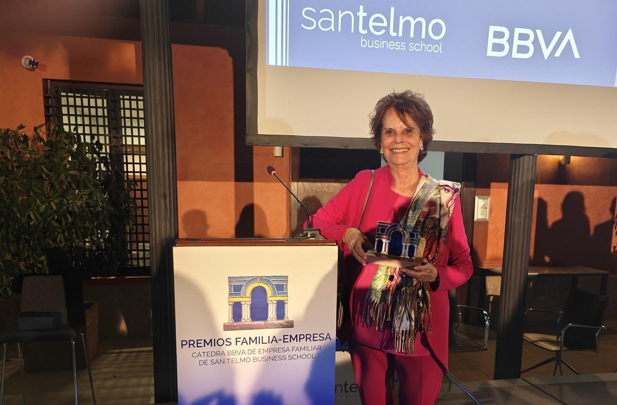 María Isabel Parra Jiménez, con el galardón de la Cátedra BBVA de San Telmo Business School..