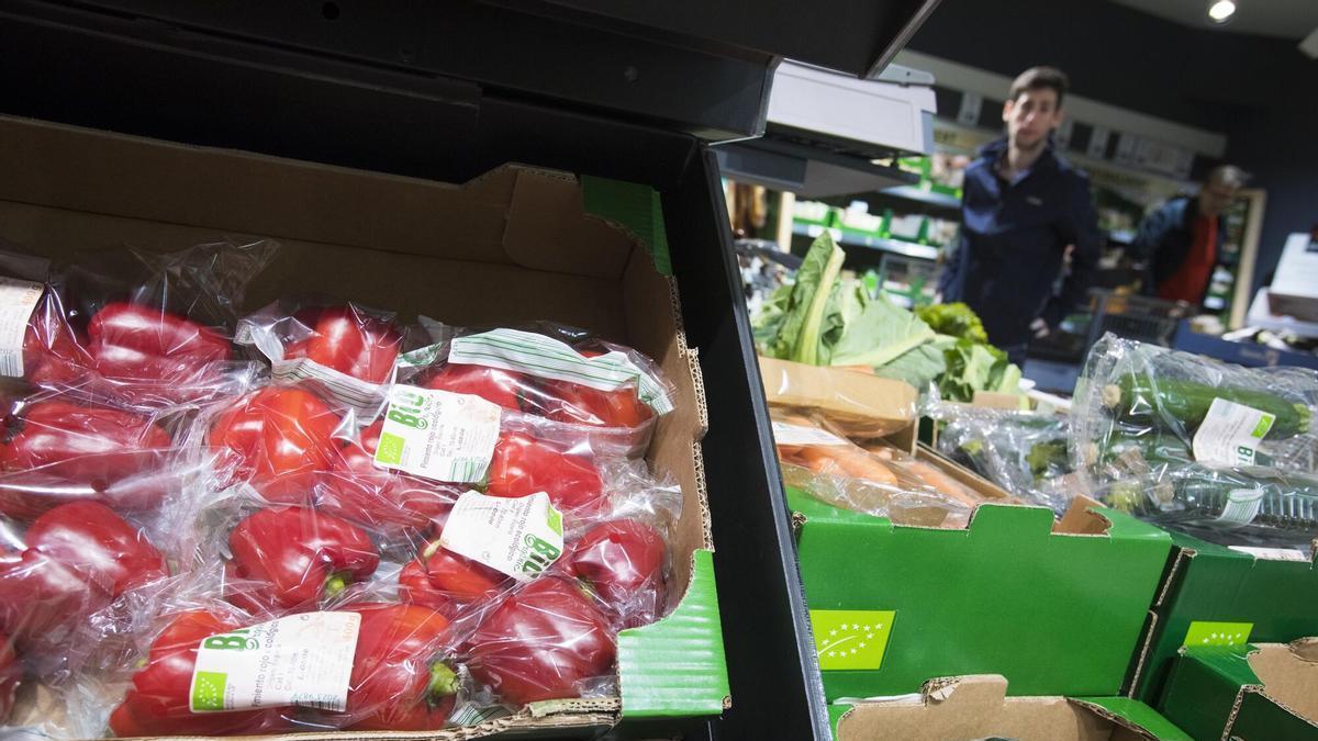 El sector alimentario pide suspender el impuesto al plástico mientras dure la crisis de Irán