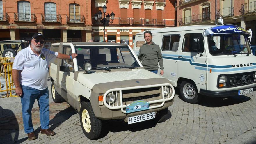 La Concentración de Coches Clásicos y Descapotables de Villabrázaro despierta gran interés