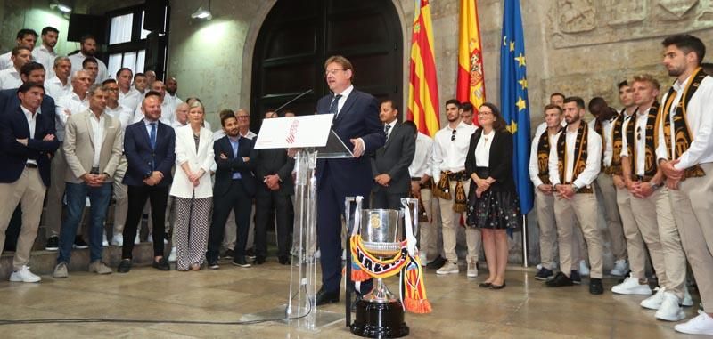 Así han sido las celebraciones del Valencia CF en la Basílica, Generalitat y ayuntamiento