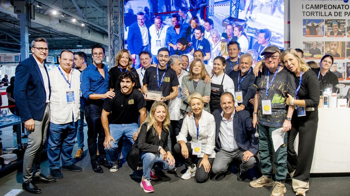 El grupo vencedor de La Falda (Madrid) celebra el primer puesto en el concurso
