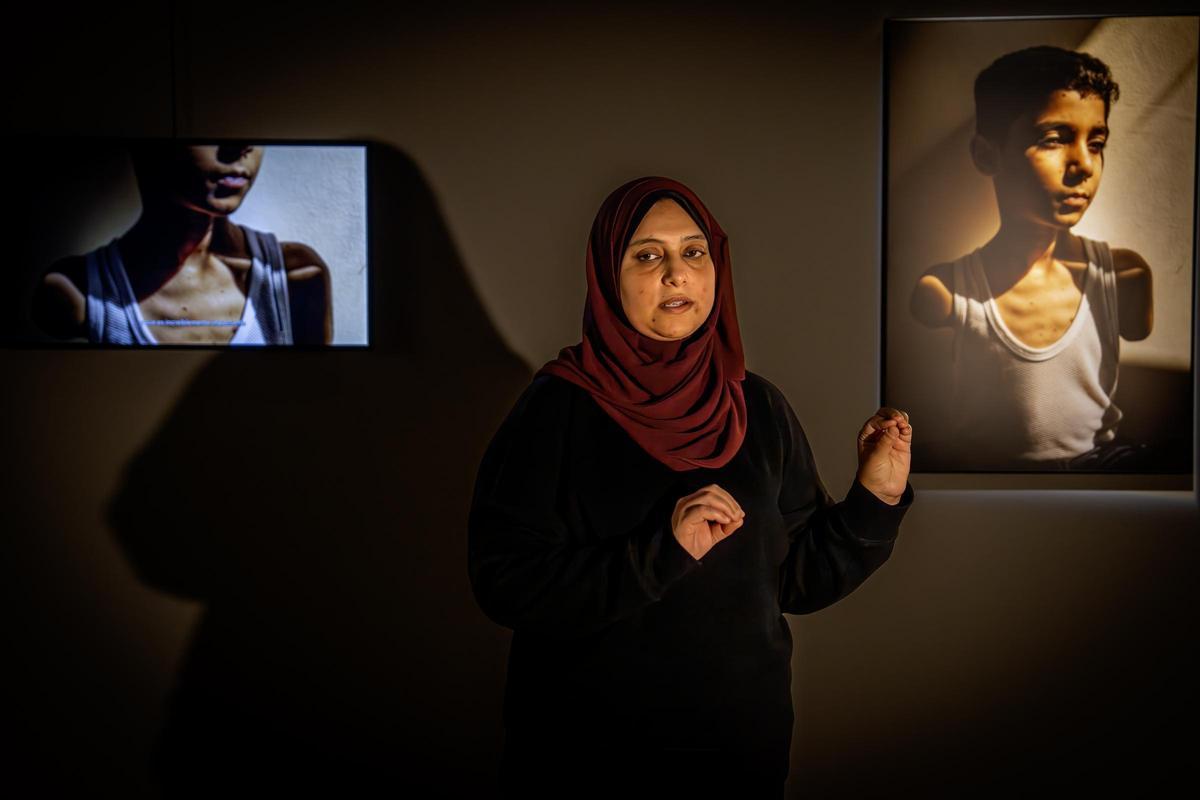 Exposición World Press Photo 2025. En la foto,Samar Abu Elouf,ganadora del World Press Photo del año.JORDI OTIX.