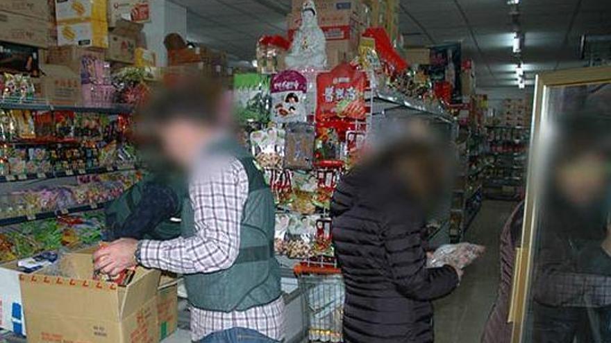 Incautada en un establecimiento chino una tonelada de alimentos no aptos para el consumo humano