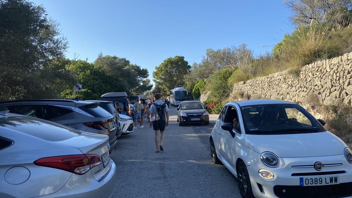 Bei der Ankunft in Sa Foradada gibt es bereits Parkplatzprobleme