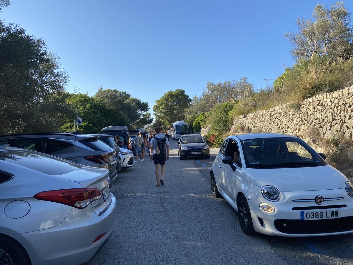Bei der Ankunft in Sa Foradada gibt es bereits Parkplatzprobleme