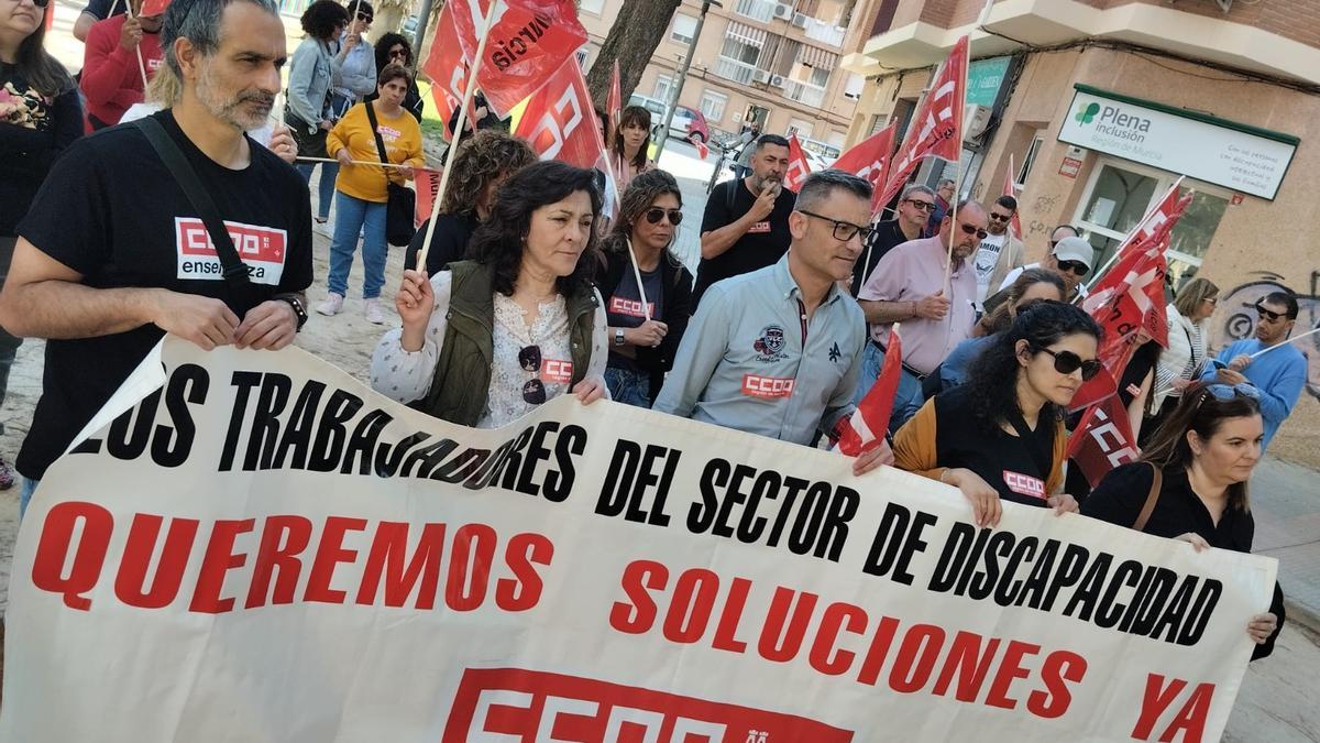 Protesta de los trabajadores de los centros de la dependencia.