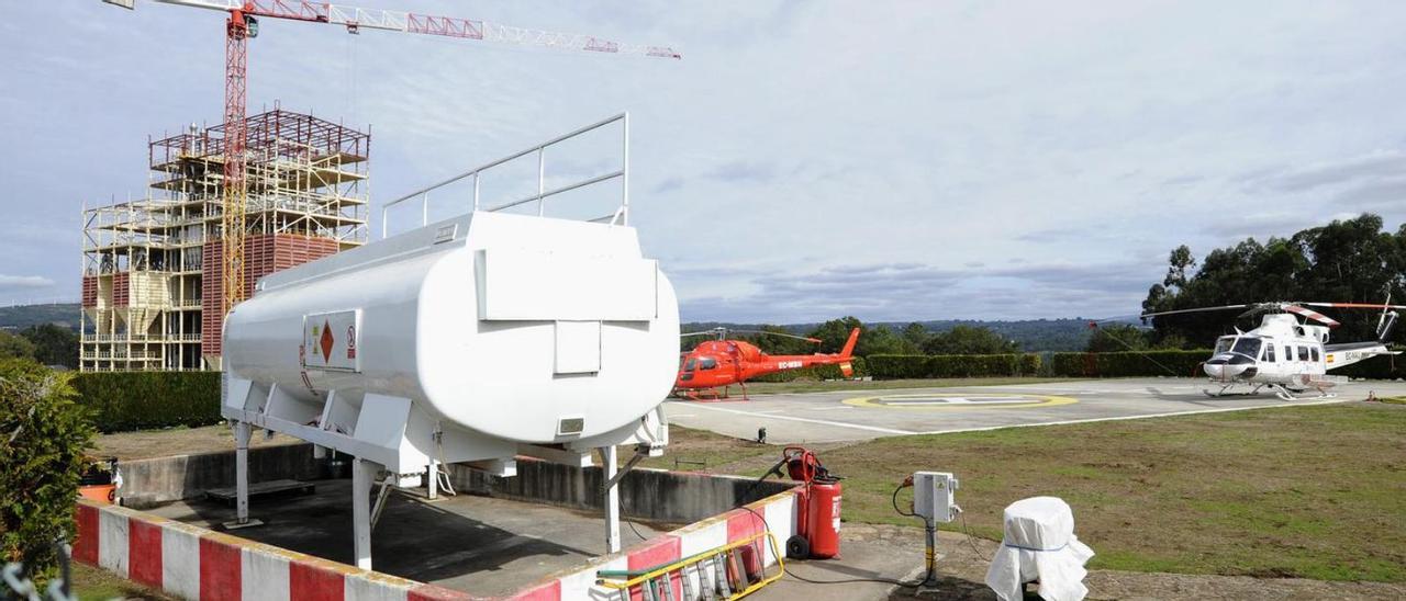 La base aérea de Silleda, con la obra de la futura fábrica de piensos por detrás.