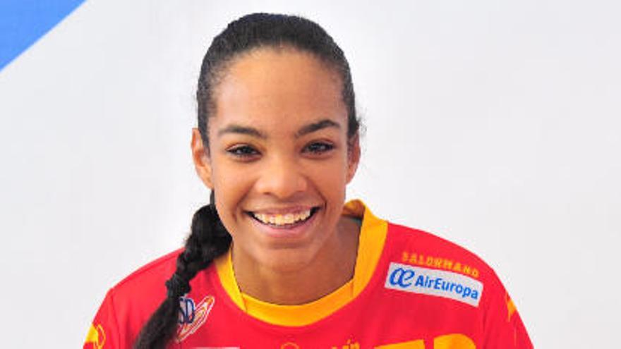 Sayna Mbengue, con la camiseta de la selección española.