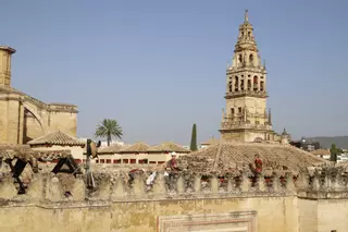 Trabajos en la zona afectada por el incendio de la Mezquita-Catedral