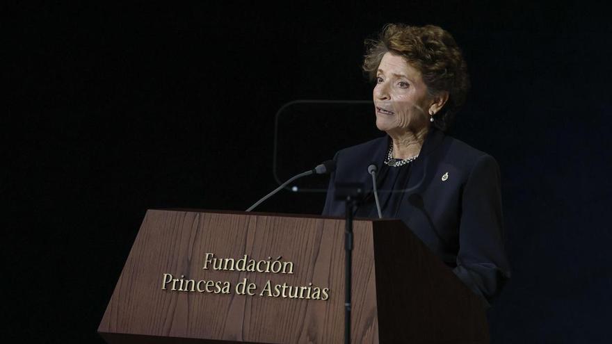 Ana Fernández, presidenta de la Fundación Princesa de Asturias, reivindica la cultura y el pensamiento crítico en la entrega de los premios