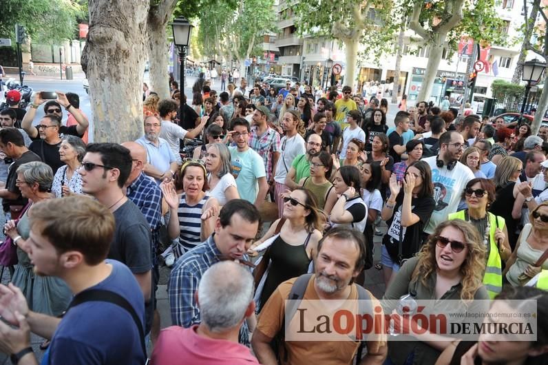 Concentración LGTBI en protesta por la manifestación neonazi del sábado