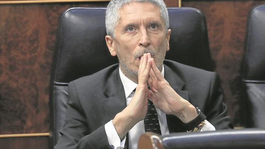 El ministro Marlaska se niega a dimitir y denuncia persecución